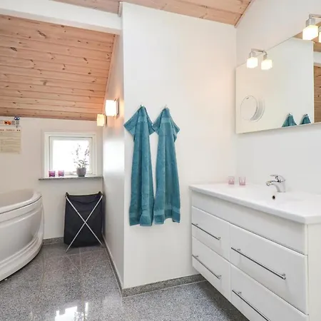 別荘 Stunning Home In Knebel With Sauna